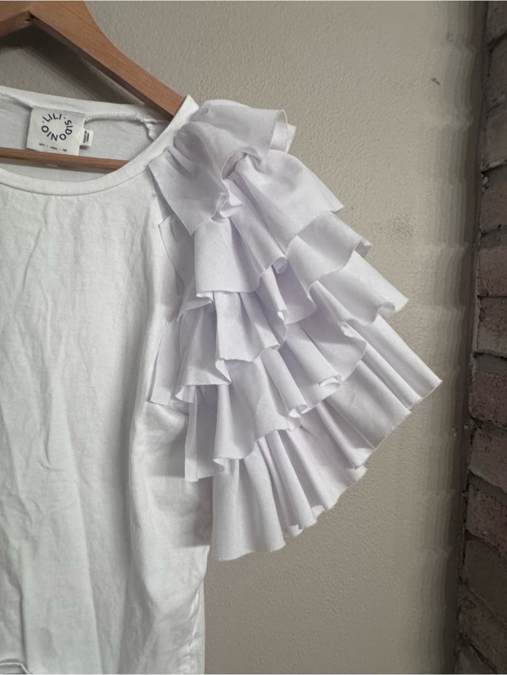 LILI SIDONIO Ruffled One-Shoulder Tee - Picture 3 of 6